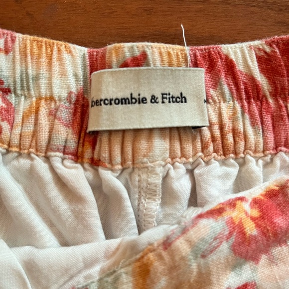 Abercrombie & Fitch Floral Linen Shorts - Picture 2 of 6